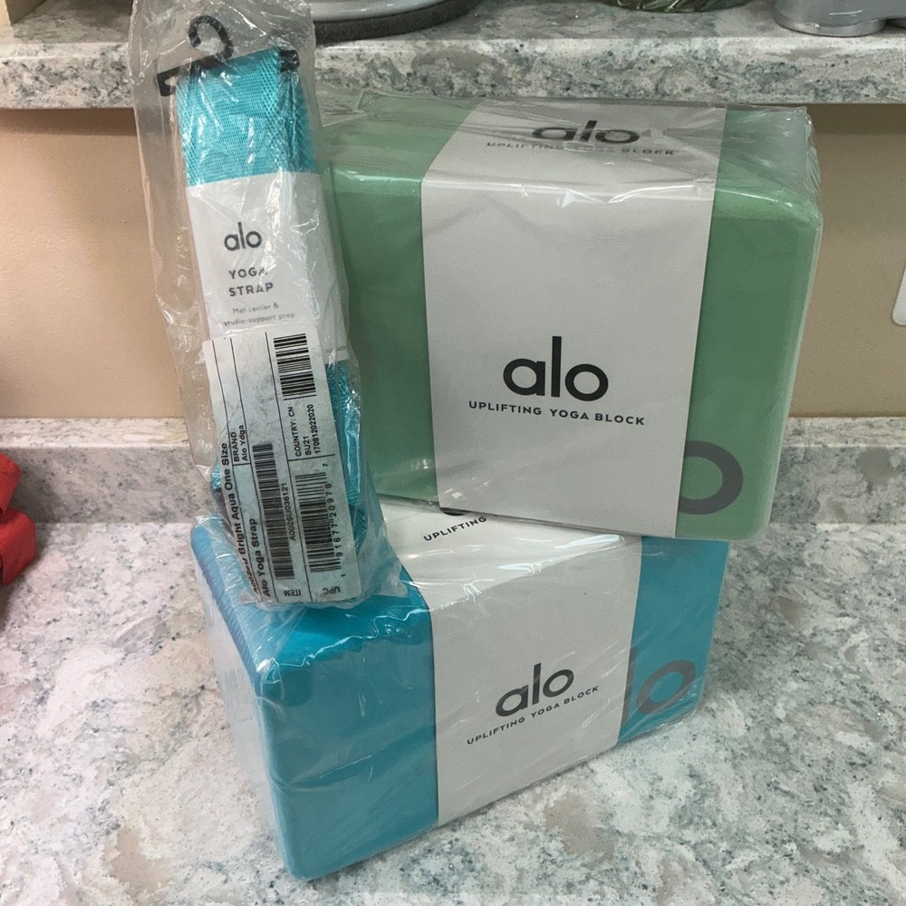 Alo Yoga Uplifting Yoga Blocks and Strap Set OS Aqua Honeydew Green Blue 3pc NEW